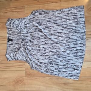 Ann Taylor Black White Gray Pattern Sleeveless Satin Feel Top Size 16